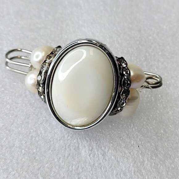 White Oval Brooch with Faux White Pearls Pin - Picture 1 of 8